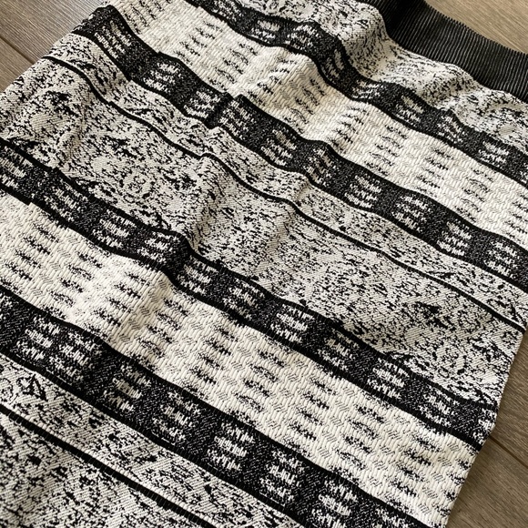 Bebe Multi Jacquard Skirt - Picture 3 of 6